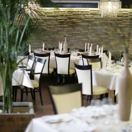 Hotel Akazienhof Duisburg Bagian luar foto
