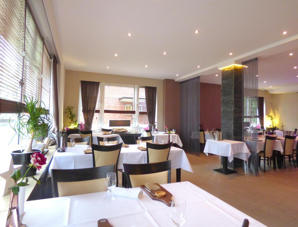 Hotel Akazienhof Duisburg Bagian luar foto
