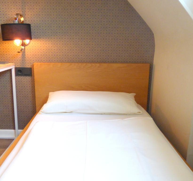 Hotel Akazienhof Duisburg Bagian luar foto